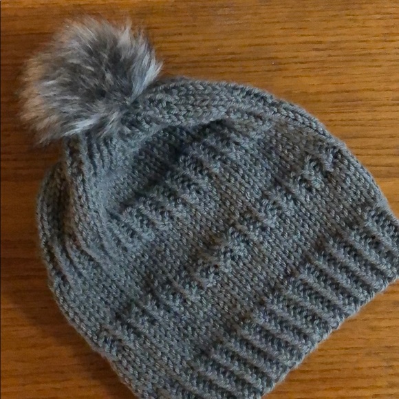Brand New-Intricate Design Knitted Hat/Beanie - Picture 3 of 3